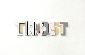 Babak Saed_TROST (Grau) TROST © Babak Saed und VG Bild Kunst, Bonn