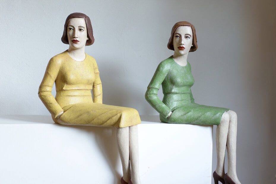 Annette Meincke-Nagy, Schwestern, 2022, 75x34x48 cm, Zellulose, Quarzsand, Pigmente, Ölfarbe, (Fotos: VG Bild Kunst)