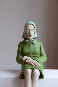 Annette Meincke-Nagy, Träumerin mit türkisfarbenem Kopftuch, 2023, 76x30x52 cm, Zellulose, Quarzsand, Pigmente (Fotos: VG Bild Kunst) Annette Meincke-Nagy, Träumerin mit türkisfarbenem Kopftuch, 2023, 76x30x52 cm, Zellulose, Quarzsand, Pigmente (Fotos: VG Bild Kunst)