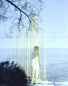 Mädchen 2, 30x40cm, 2025, gestickt auf Fotocollage (Fotos: VG Bild Kunst)