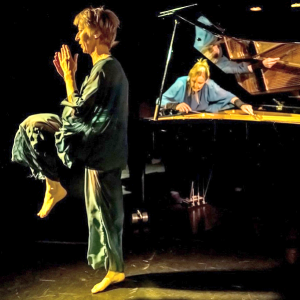 Klavier- und Tanzperformance mit Ursel Schlicht & Heike Wrede